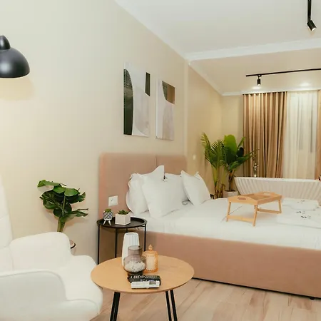 Luxury With Bath - The Nest Apartment