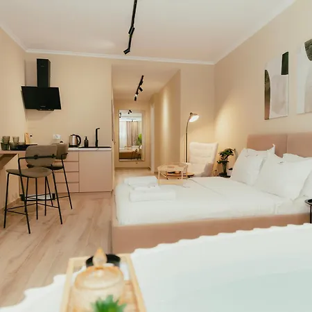 Luxury With Bath - The Nest Apartment *