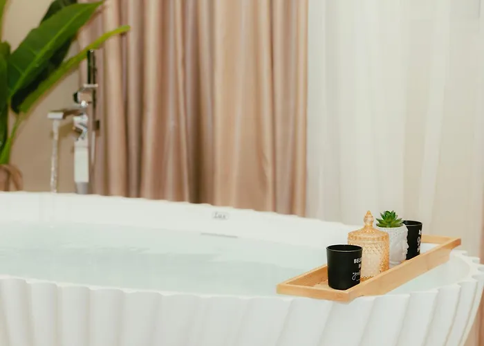 Luxury With Bath - The Nest Lägenhet Tirana